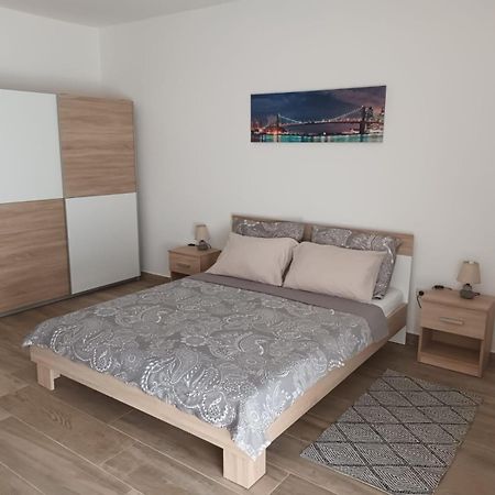 Studio Apartman Dori Pula Exterior photo